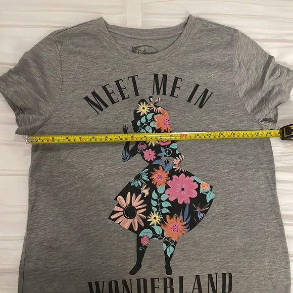 Meet Me in Wonderland tee - Picture 4 of 4